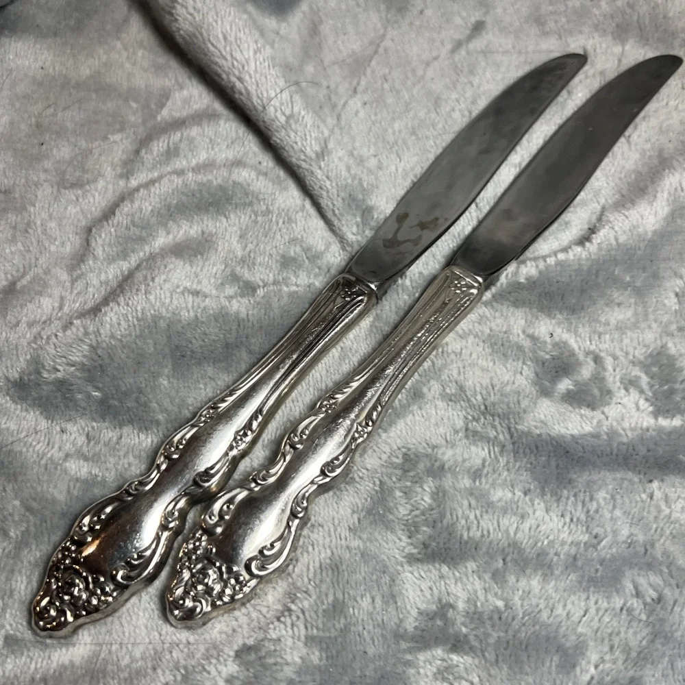 BAROQUE ROSE 1881 Rogers Silverplate‎ 2 Pc Dinner Knifes